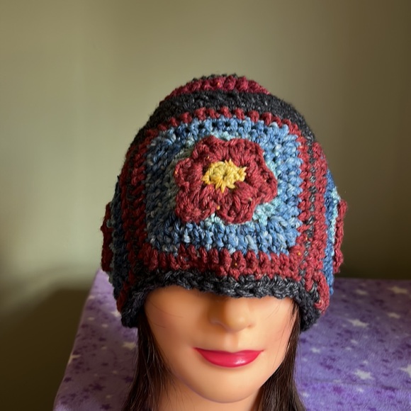 Crochet flowers beanie medium wool blend beautiful new - Picture 2 of 11